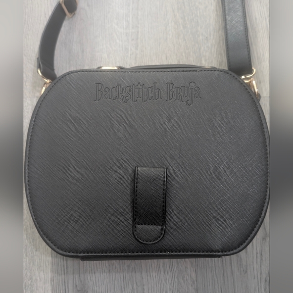 Backstitch Bruja Daisy Pumpkin Crossbody Backpack SOLD OUT Springween Halloween - Picture 9 of 15